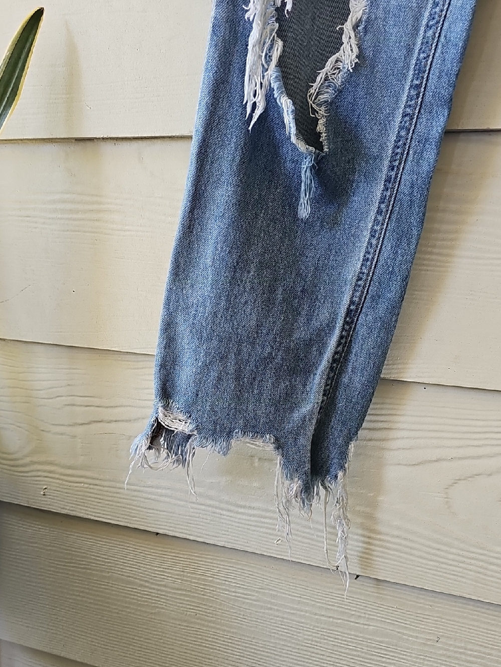 Insane Gene Distressed Boyfriend Jeans Light Wash Size 5/26 Raw Hem - Picture 11 of 11